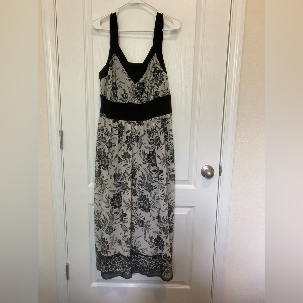 Dress barn black and white floral dress